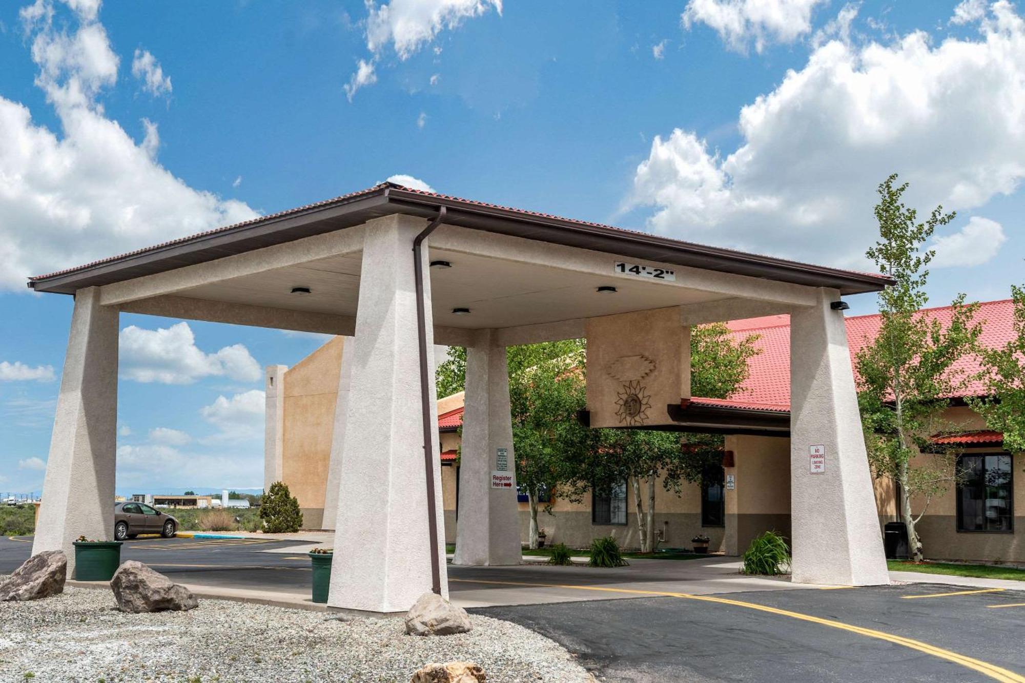 Comfort Inn & Suites אלאמוסה מראה חיצוני תמונה
